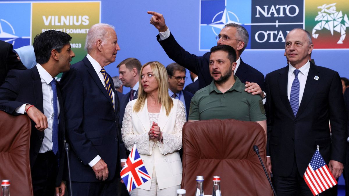 Zelenskyj jako tramvajový hrubián a prokrastinace Západu. Ukrajinští komentátoři reagují na summit NATO